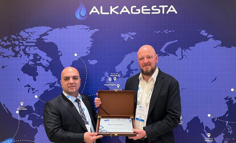 Alkagesta representative receiving recognition award at Argus Oil Products Conference 2026